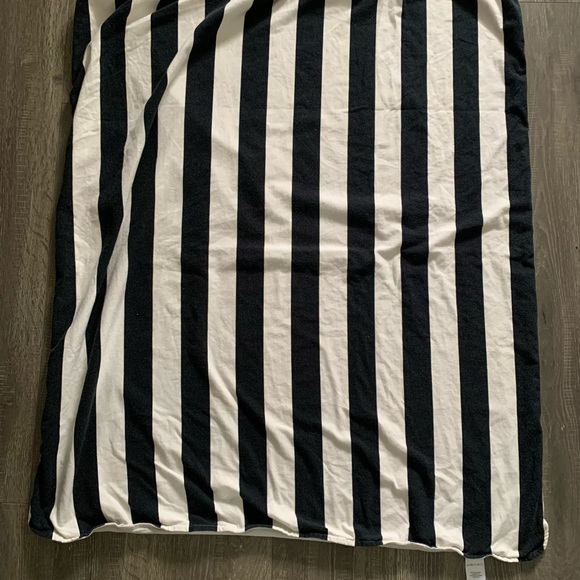 The Over Company Car seat / nursing cover and double layer swaddle blanket - Picture 2 of 6